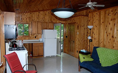 Romantic Suite Rental on the Shores of Keuka Lake in Upstate New York - Penn Yan, New York - glamping.directory