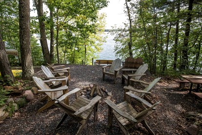 Lakefront Family-Friendly Cabin with a Games Room in Birchwood, Wisconsin - Birchwood, Wisconsin - glamping.directory