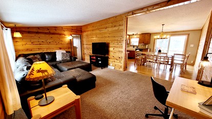 Lakefront Family-Friendly Cabin with a Games Room in Birchwood, Wisconsin - Birchwood, Wisconsin - glamping.directory