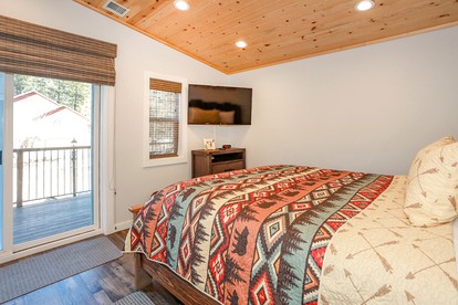 Charming Cabin with Game Room and Picnic Space on the Deck in Big Bear Lake, California - Big Bear Lake, California - glamping.directory