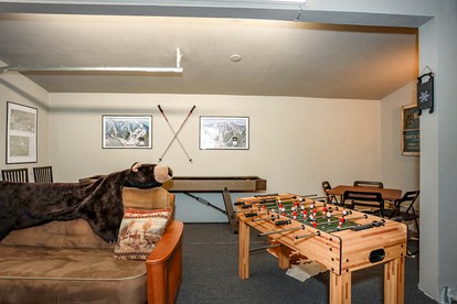 Charming Cabin with Game Room and Picnic Space on the Deck in Big Bear Lake, California - Big Bear Lake, California - glamping.directory