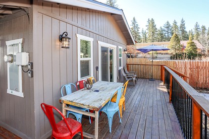 Charming Cabin with Game Room and Picnic Space on the Deck in Big Bear Lake, California - glamping.directory