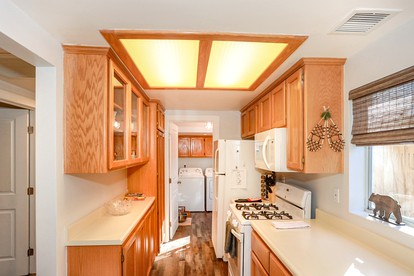Charming Cabin with Game Room and Picnic Space on the Deck in Big Bear Lake, California - Big Bear Lake, California - glamping.directory