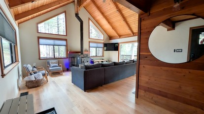 Cozy Luxe Hideaway with Stunning Views & Spacious Loft in Arnold, California - Arnold, California - glamping.directory