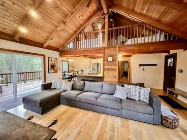 Cozy Luxe Hideaway with Stunning Views & Spacious Loft in Arnold, California - Arnold, California - glamping.directory