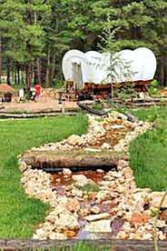 Spacious Wagon Ideal for Small Groups with Fire Pit in Utah - Alton, Utah - glamping.directory