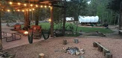 Spacious Wagon Ideal for Small Groups with Fire Pit in Utah - Alton, Utah - glamping.directory