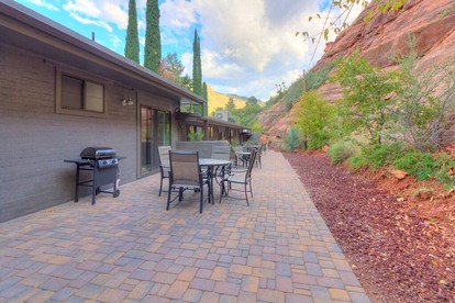 Charming Cabin Perfect for a Romantic Getaway with Patio in Sedona, Arizona - Sedona, Arizona - glamping.directory
