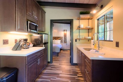Charming Cabin Perfect for a Romantic Getaway with Patio in Sedona, Arizona - Sedona, Arizona - glamping.directory