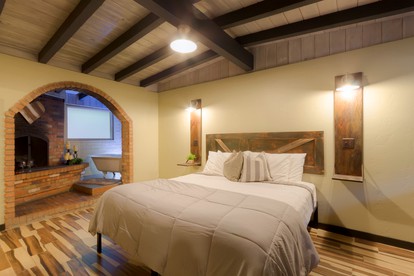 Charming Cabin Perfect for a Romantic Getaway with Patio in Sedona, Arizona - Sedona, Arizona - glamping.directory