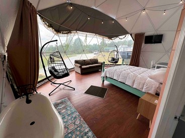 Outstanding Luminous Dome Fully Equipped with Interior Bath in South Carolina - Salem, South Carolina - glamping.directory