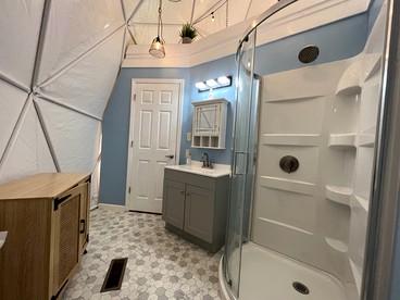 Outstanding Luminous Dome Fully Equipped with Interior Bath in South Carolina - Salem, South Carolina - glamping.directory