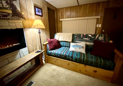 Cozy Five-Person Fishing Cabin with a Private Deck in Darby, Montana - Darby, Montana - glamping.directory