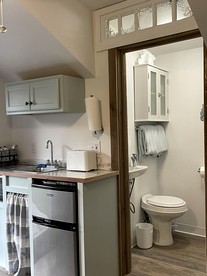 Cute Tiny House near Falmouth Heights Beach and close to Martha's Vineyard in East Falmouth, Massachusetts - East Falmouth, Massachusetts - glamping.directory