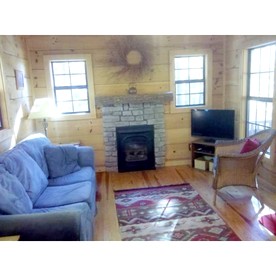Romantic Rural Retreat with Fireplace and Private Hot Tub on 20 Acres, near Historic Hendersonville and Asheville, NC - Hendersonville, North Carolina - glamping.directory