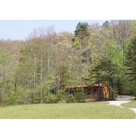 Romantic Rural Retreat with Fireplace and Private Hot Tub on 20 Acres, near Historic Hendersonville and Asheville, NC - Hendersonville, North Carolina - glamping.directory