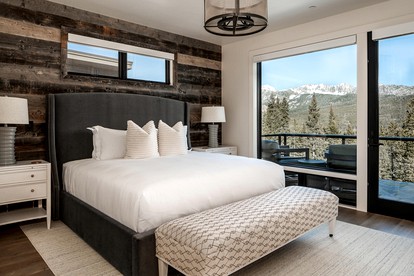 Impressive Mountain Villa with Hot-tub and Impressive Views in Big Sky, Montana - Big Sky, Montana - glamping.directory