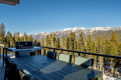 Impressive Mountain Villa with Hot-tub and Impressive Views in Big Sky, Montana - Big Sky, Montana - glamping.directory
