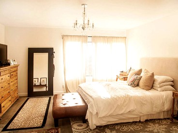 Lavish Villa Rental Overlooking Zuma Beach in Malibu, California - Malibu, California - glamping.directory