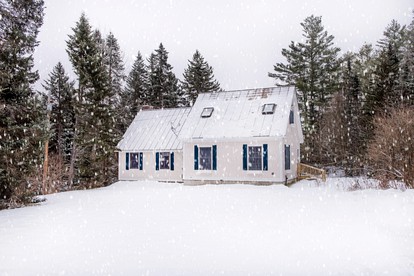 Private Cabin Rental on 20 Acres in Vermont, Perfect for Relaxing Escapes to Nature - glamping.directory