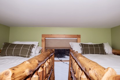 Private Cabin Rental on 20 Acres in Vermont, Perfect for Relaxing Escapes to Nature - Mount Holly, Vermont - glamping.directory