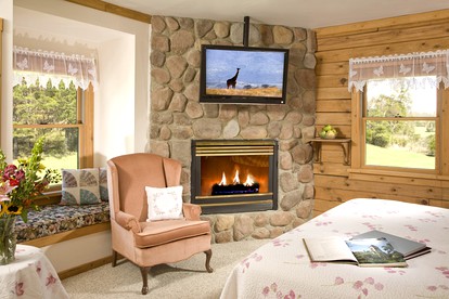 Elegant Country Getaway in a Bed and Breakfast in Arrington, Virginia - Arrington, Virginia - glamping.directory
