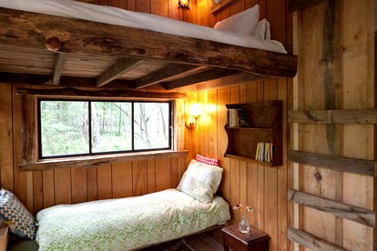 Modern Tiny House Surrounded by Nature near the Catskill Park for a Unique Glamping Experience in Woodridge, New York - Woodridge, New York - glamping.directory