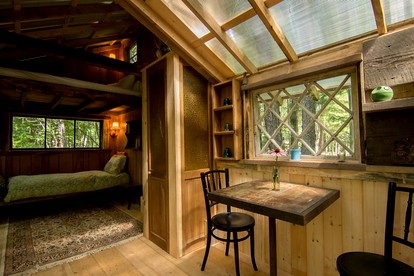 Modern Tiny House Surrounded by Nature near the Catskill Park for a Unique Glamping Experience in Woodridge, New York - Woodridge, New York - glamping.directory