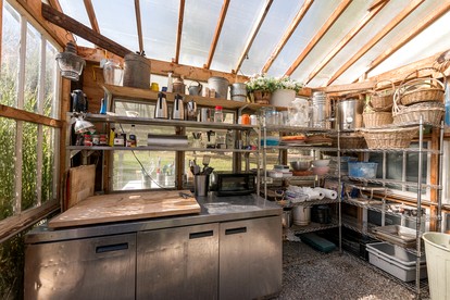 Modern Tiny House Surrounded by Nature near the Catskill Park for a Unique Glamping Experience in Woodridge, New York - Woodridge, New York - glamping.directory