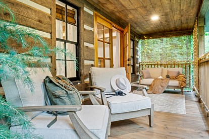 Secluded Woodland Cabin with Relaxing Outdoor Space in Weaverville, North Carolina - Weaverville, North Carolina - glamping.directory