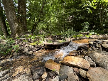 Secluded Woodland Cabin with Relaxing Outdoor Space in Weaverville, North Carolina - Weaverville, North Carolina - glamping.directory