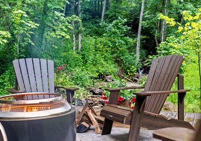 Secluded Woodland Cabin with Relaxing Outdoor Space in Weaverville, North Carolina - Weaverville, North Carolina - glamping.directory