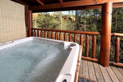 Wooden Pet-Friendly Cabin with Hot-Tub, Game Room and Pool in Sevierville, Tennessee - Sevierville, Tennessee - glamping.directory