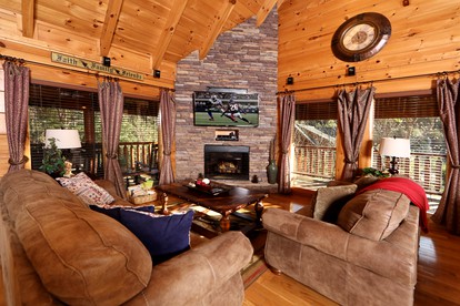 Wooden Pet-Friendly Cabin with Hot-Tub, Game Room and Pool in Sevierville, Tennessee - Sevierville, Tennessee - glamping.directory