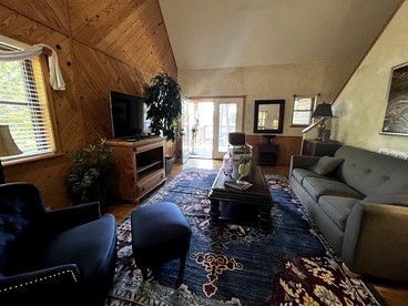 Impressive Log Cabin with Hot-tub and Fire Pit in Mount Ida, Arkansas - Mount Ida, Arkansas - glamping.directory