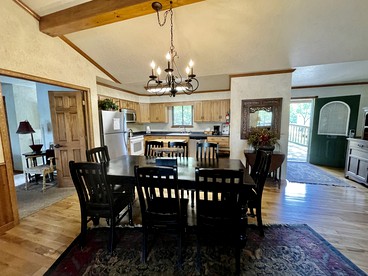 Impressive Log Cabin with Hot-tub and Fire Pit in Mount Ida, Arkansas - Mount Ida, Arkansas - glamping.directory