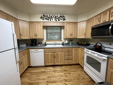 Impressive Log Cabin with Hot-tub and Fire Pit in Mount Ida, Arkansas - Mount Ida, Arkansas - glamping.directory
