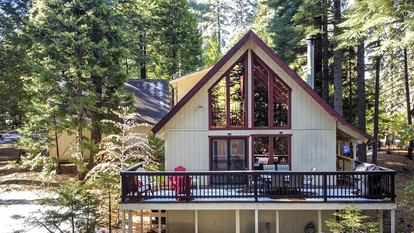 Group Cozy Cottage with Game Room in California - Dorrington, California - glamping.directory