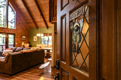 Group Cozy Cottage with Game Room in California - Dorrington, California - glamping.directory