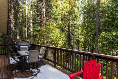 Group Cozy Cottage with Game Room in California - Dorrington, California - glamping.directory