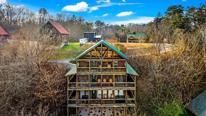 Spacious Cabin with Game Room, Hot Tub & 3 Decks Near Smoky Mountains, Sevierville, TN - Sevierville, Tennessee - glamping.directory