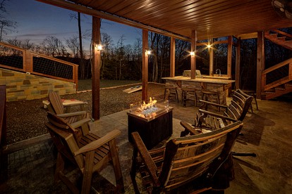Amazing Cabin Rental for a Vacation near the Great Smoky Mountains, TN - Gatlinburg, Tennessee - glamping.directory
