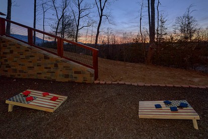Amazing Cabin Rental for a Vacation near the Great Smoky Mountains, TN - Gatlinburg, Tennessee - glamping.directory