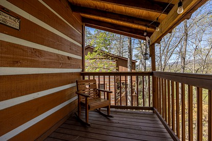 Cozy Cabin with Barbecue Perfect for a Romantic Getaway in Pigeon Forge, Tennessee - Pigeon Forge, Tennessee - glamping.directory