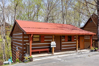 Cozy Cabin with Barbecue Perfect for a Romantic Getaway in Pigeon Forge, Tennessee - glamping.directory