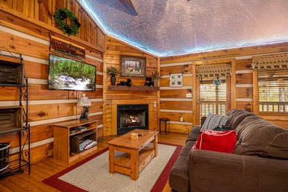 Cozy Cabin with Barbecue Perfect for a Romantic Getaway in Pigeon Forge, Tennessee - Pigeon Forge, Tennessee - glamping.directory