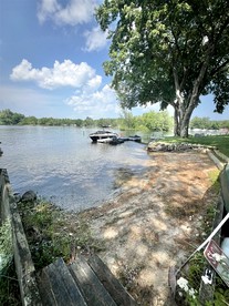 Fantastic Secluded Cottage with Lake Access in Raymond, Maine - Raymond, Maine - glamping.directory