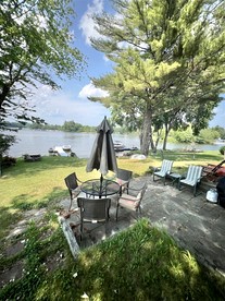 Fantastic Secluded Cottage with Lake Access in Raymond, Maine - Raymond, Maine - glamping.directory