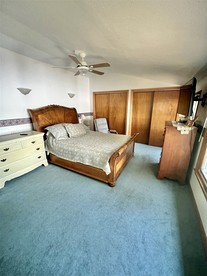 Fantastic Secluded Cottage with Lake Access in Raymond, Maine - Raymond, Maine - glamping.directory
