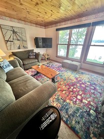 Fantastic Secluded Cottage with Lake Access in Raymond, Maine - Raymond, Maine - glamping.directory